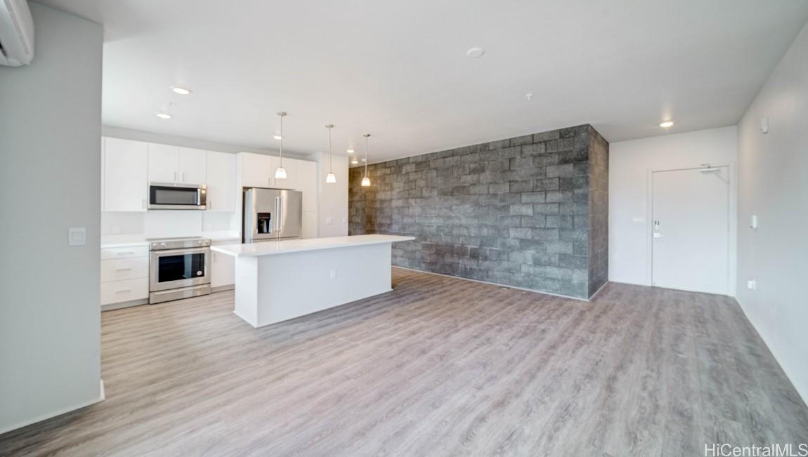 Photo 9 of 18