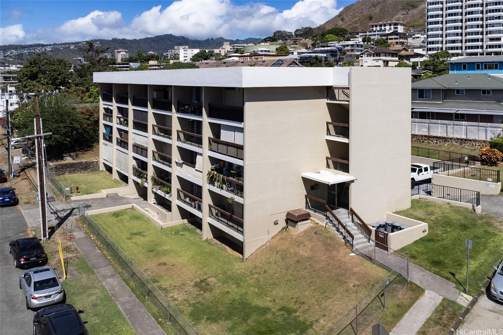 1401 Lusitana Street  Unit 305