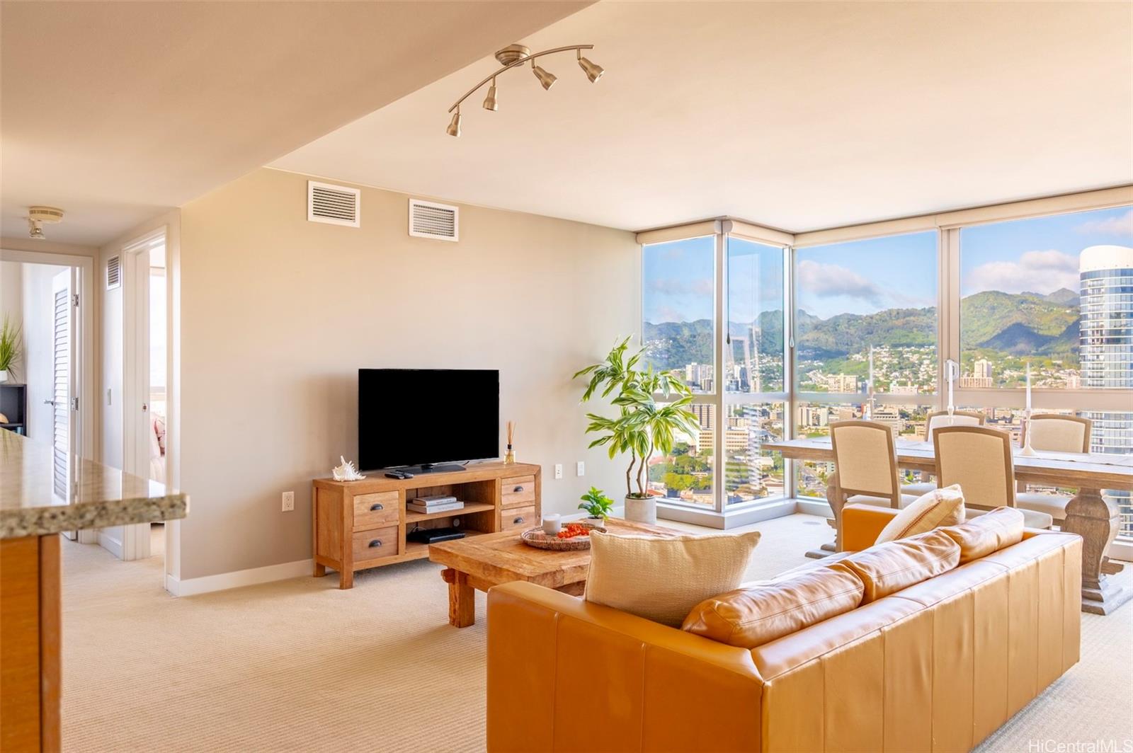 1177 Queen Street  Unit 3501