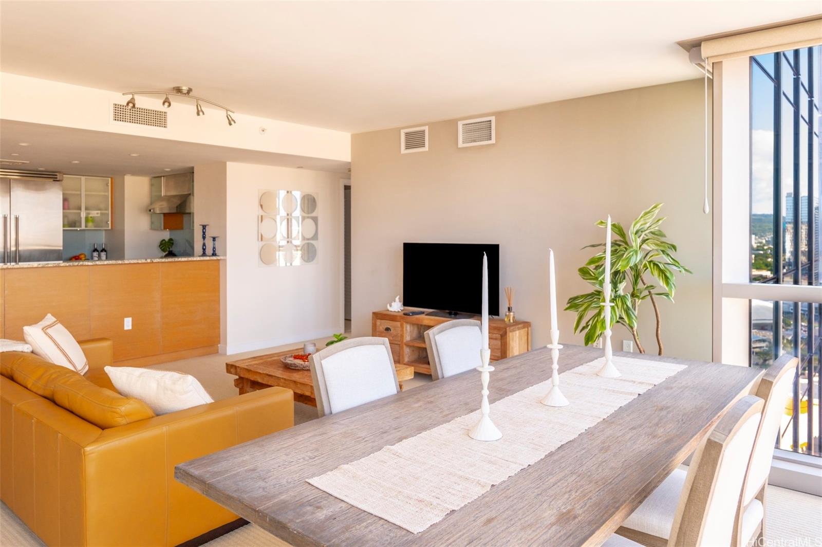 1177 Queen Street  Unit 3501