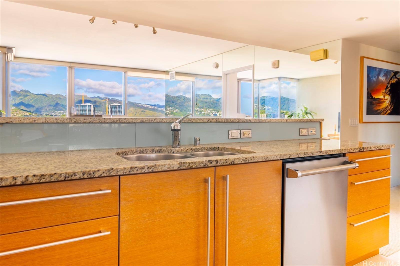 1177 Queen Street  Unit 3501