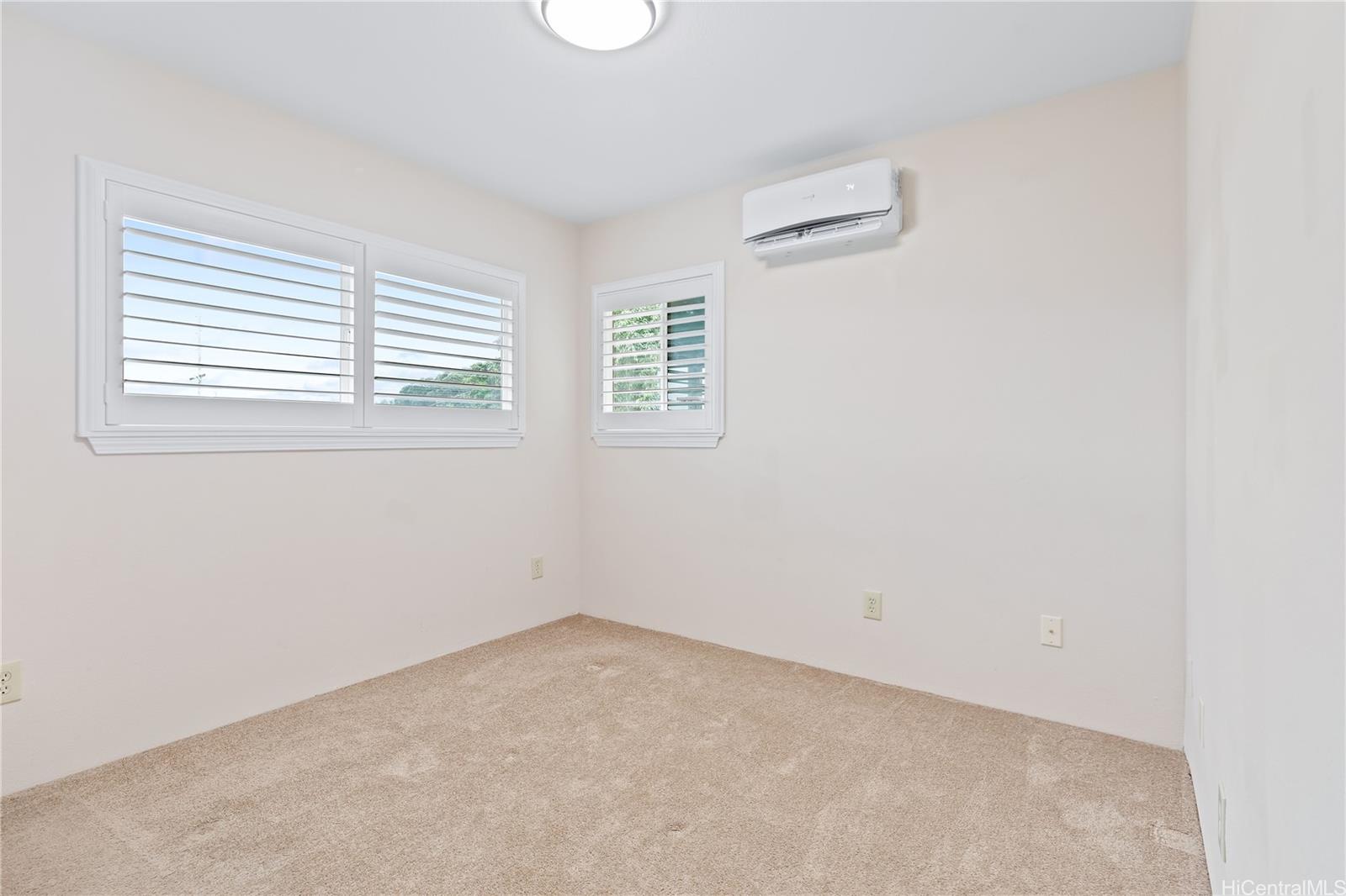 Photo 11 of 23