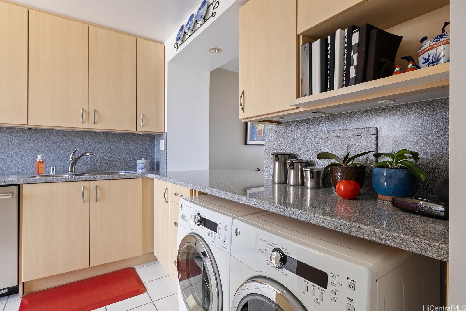 1212 Punahou Street  Unit 1206