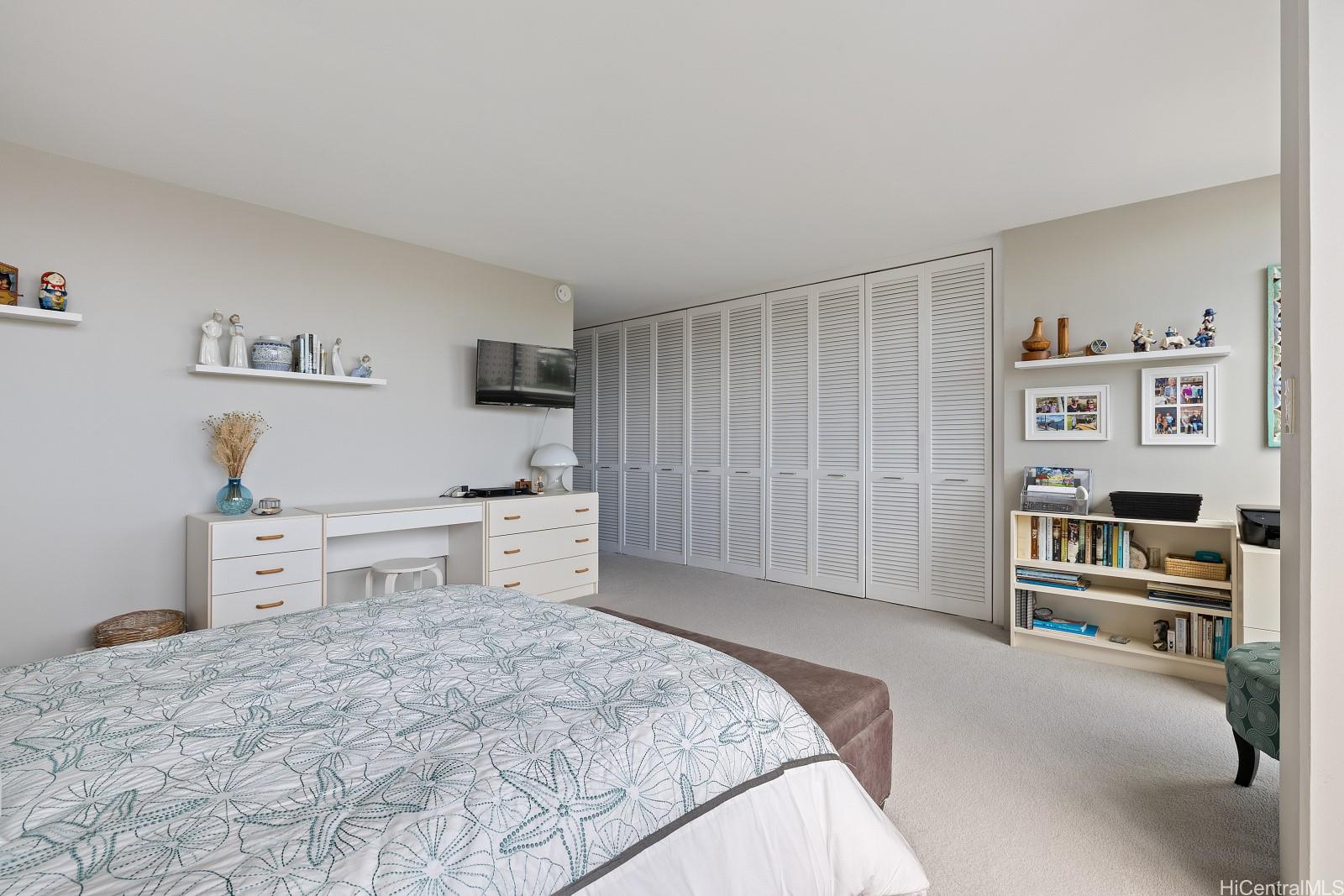 1212 Punahou Street  Unit 1206