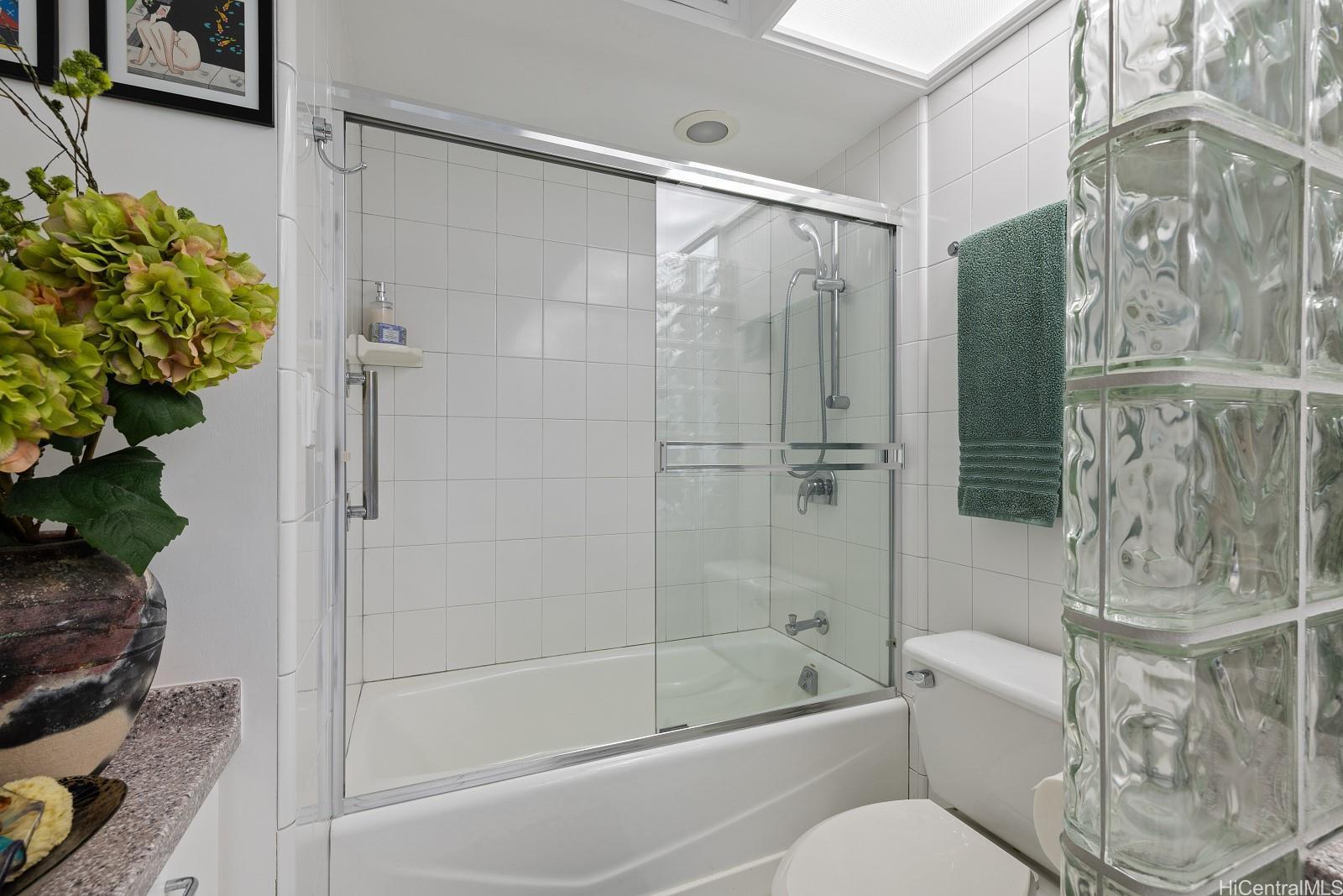 1212 Punahou Street  Unit 1206