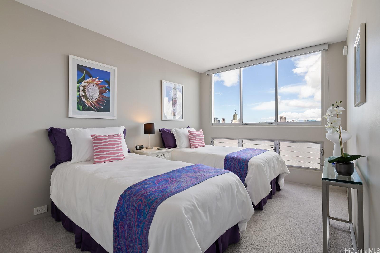 1212 Punahou Street  Unit 1206