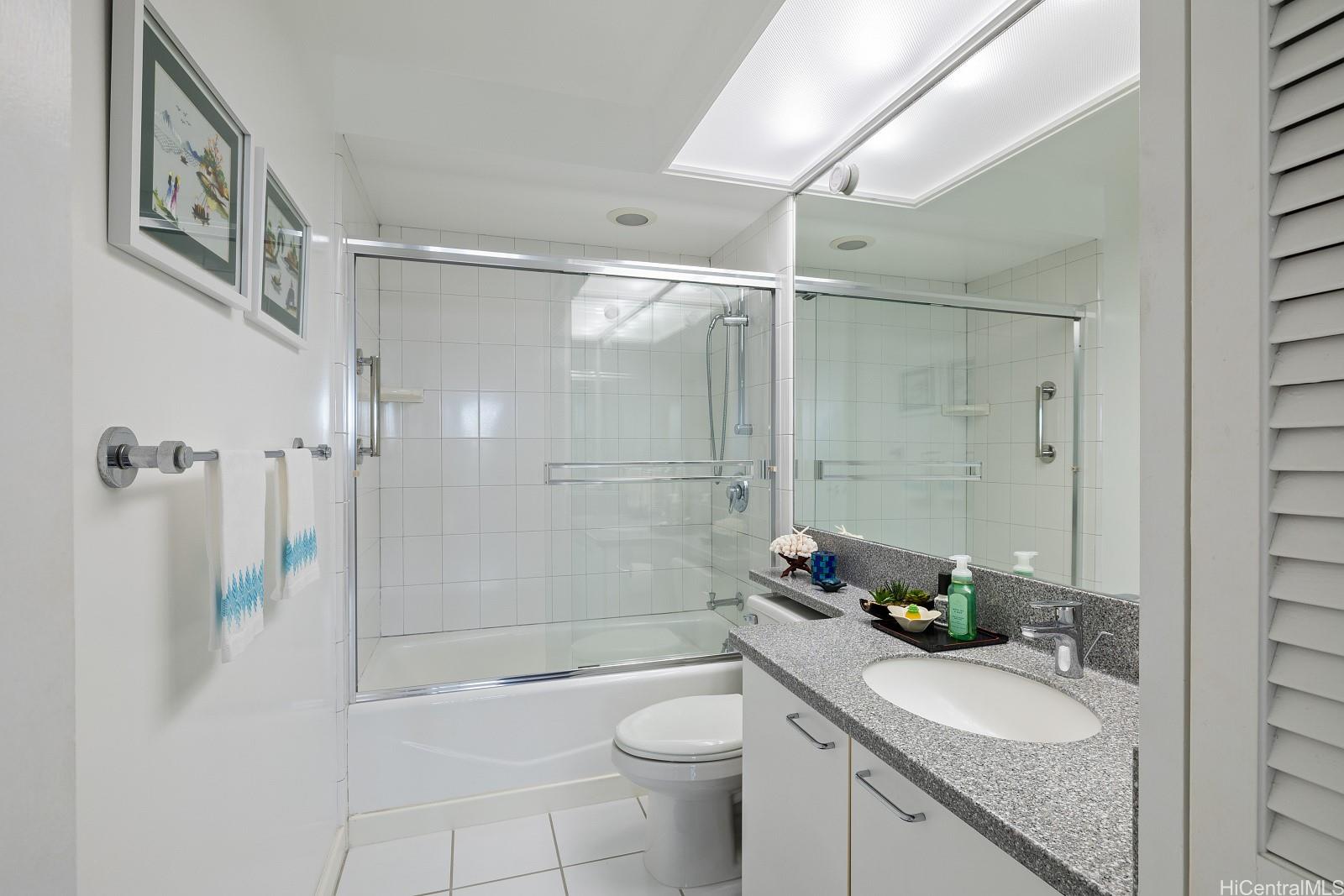 1212 Punahou Street  Unit 1206