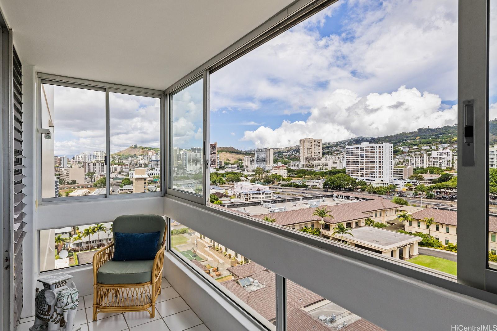 1212 Punahou Street  Unit 1206