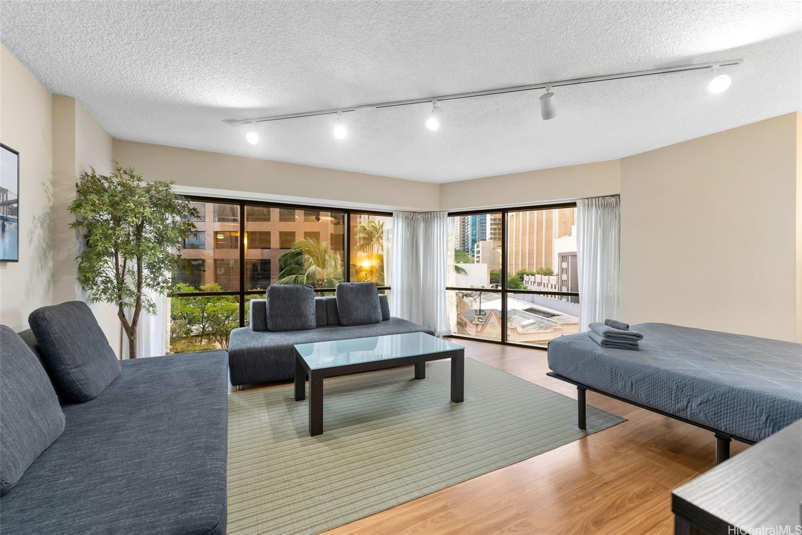 1088 Bishop Street 512