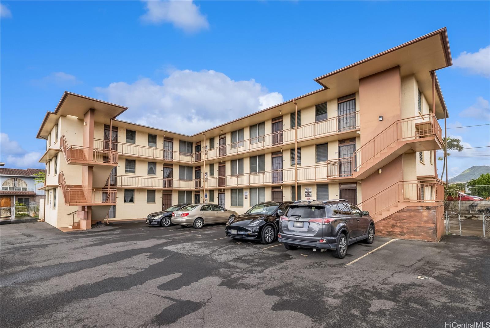 608 N Vineyard Boulevard 101