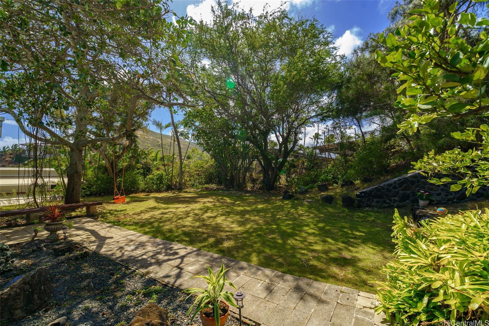Photo 23 of 25