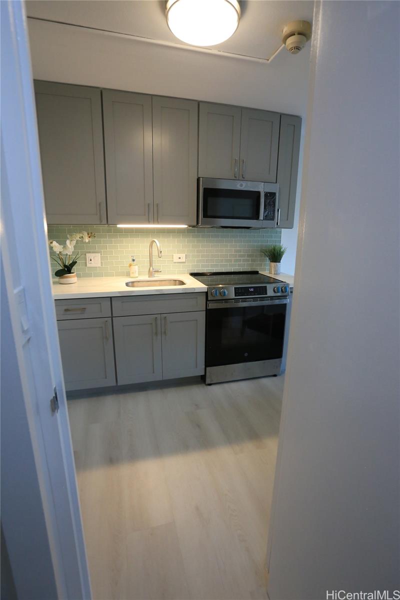 Photo 11 of 25