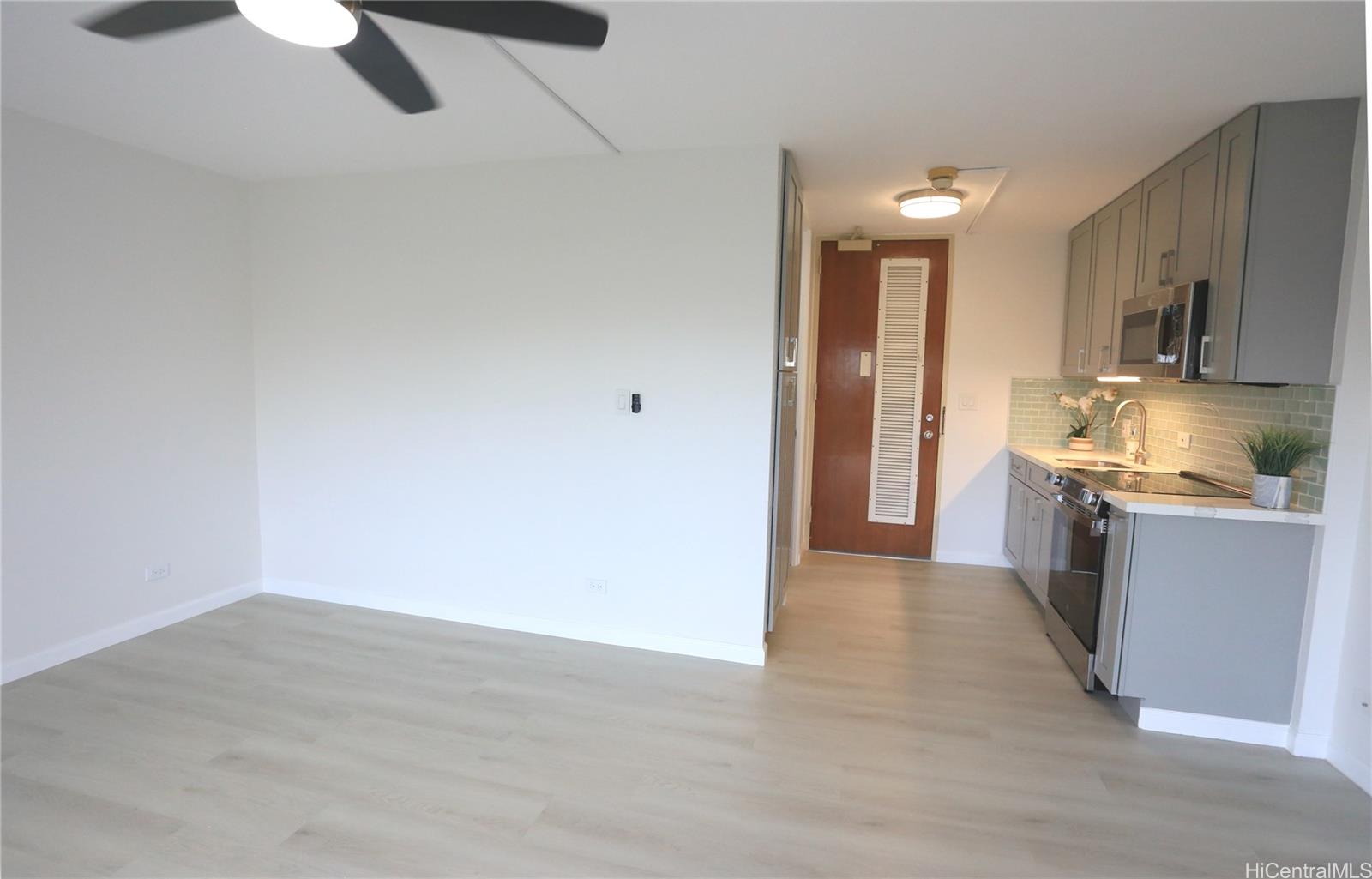 Photo 7 of 25
