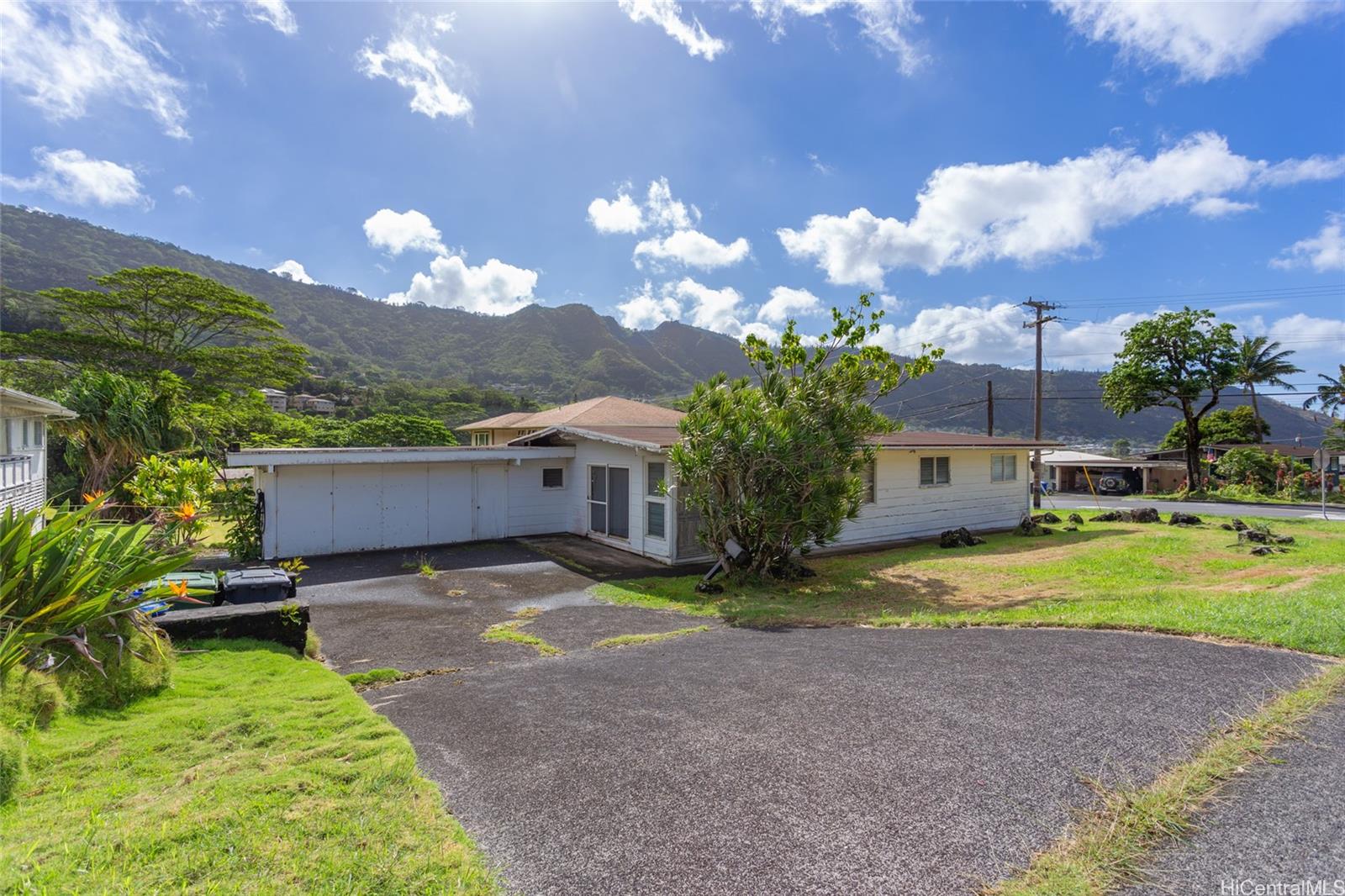 3489 Manoa Road