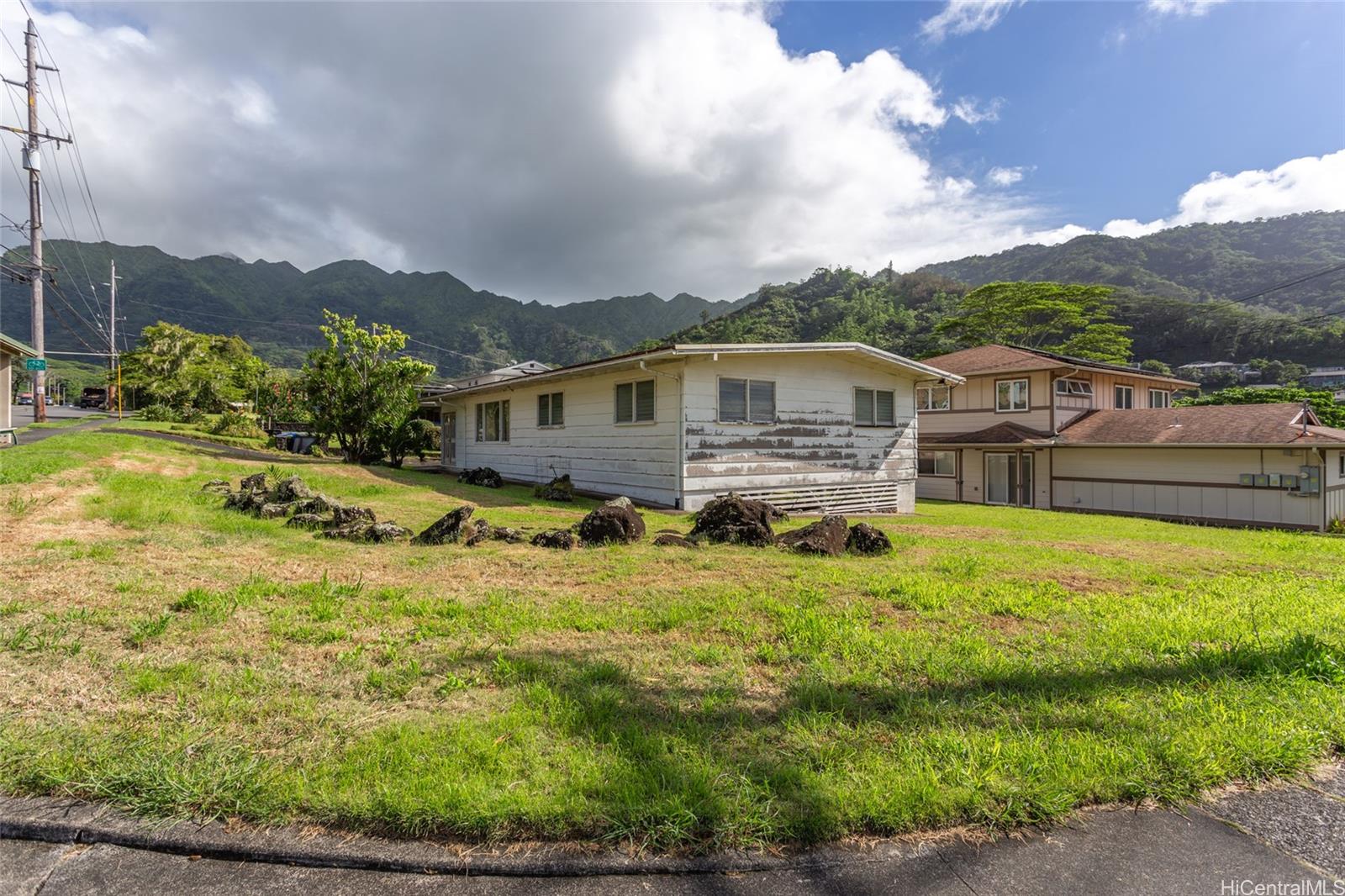 3489 Manoa Road
