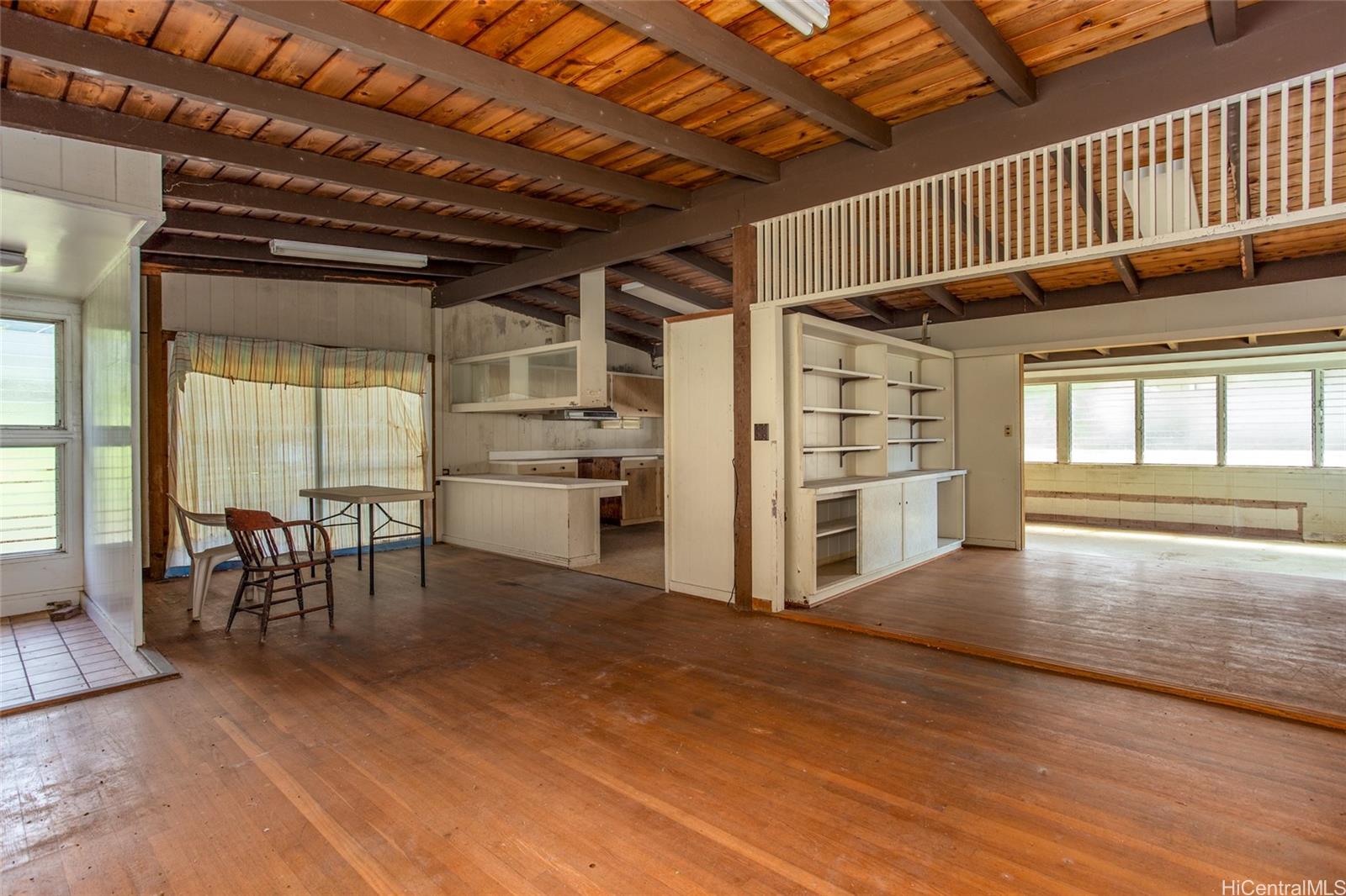 3489 Manoa Road