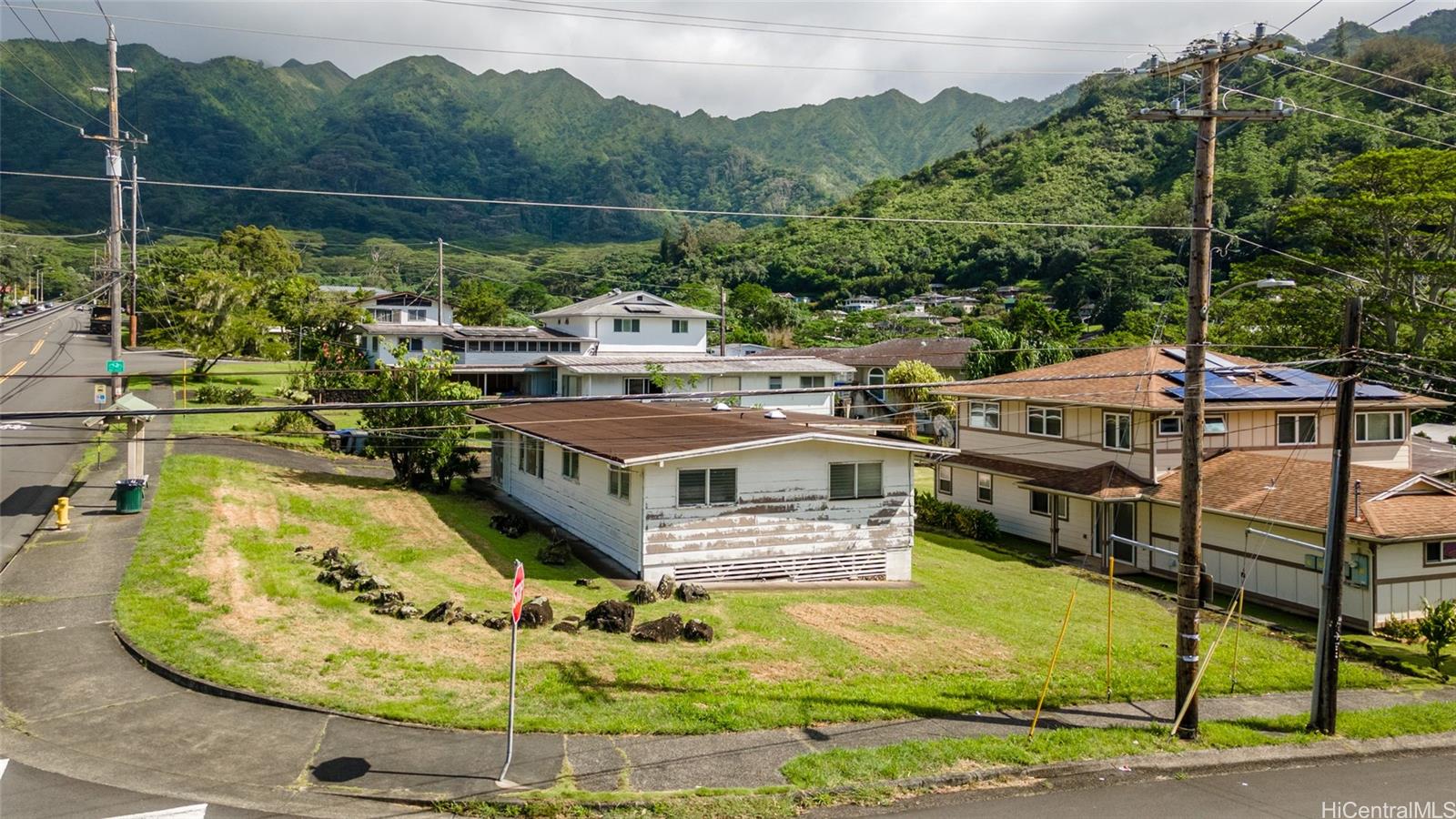 3489 Manoa Road