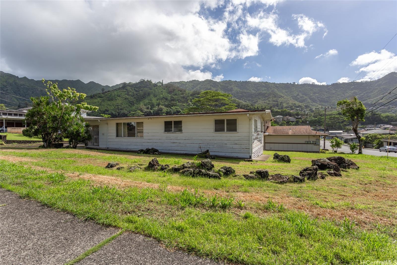 3489 Manoa Road