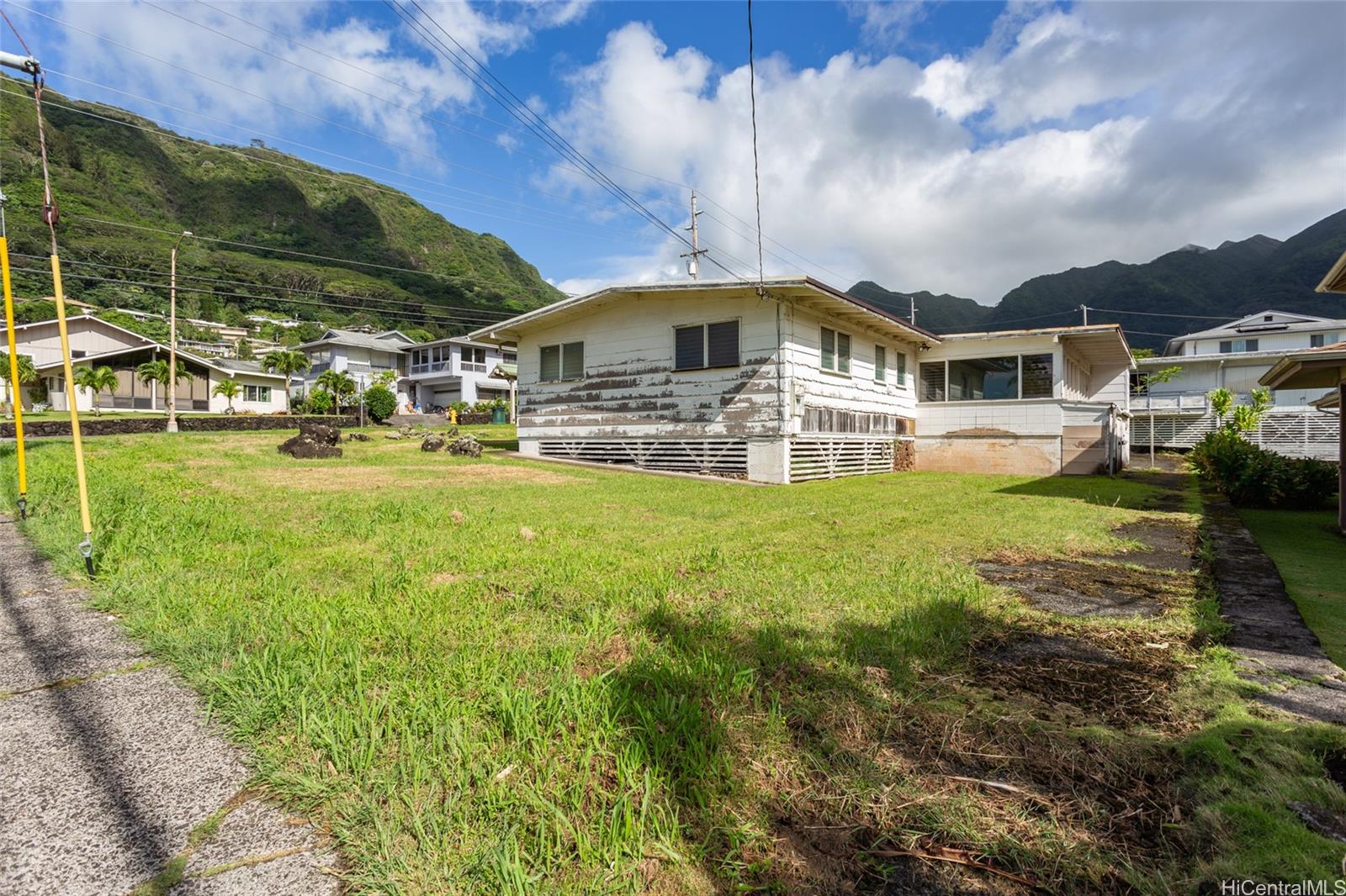3489 Manoa Road