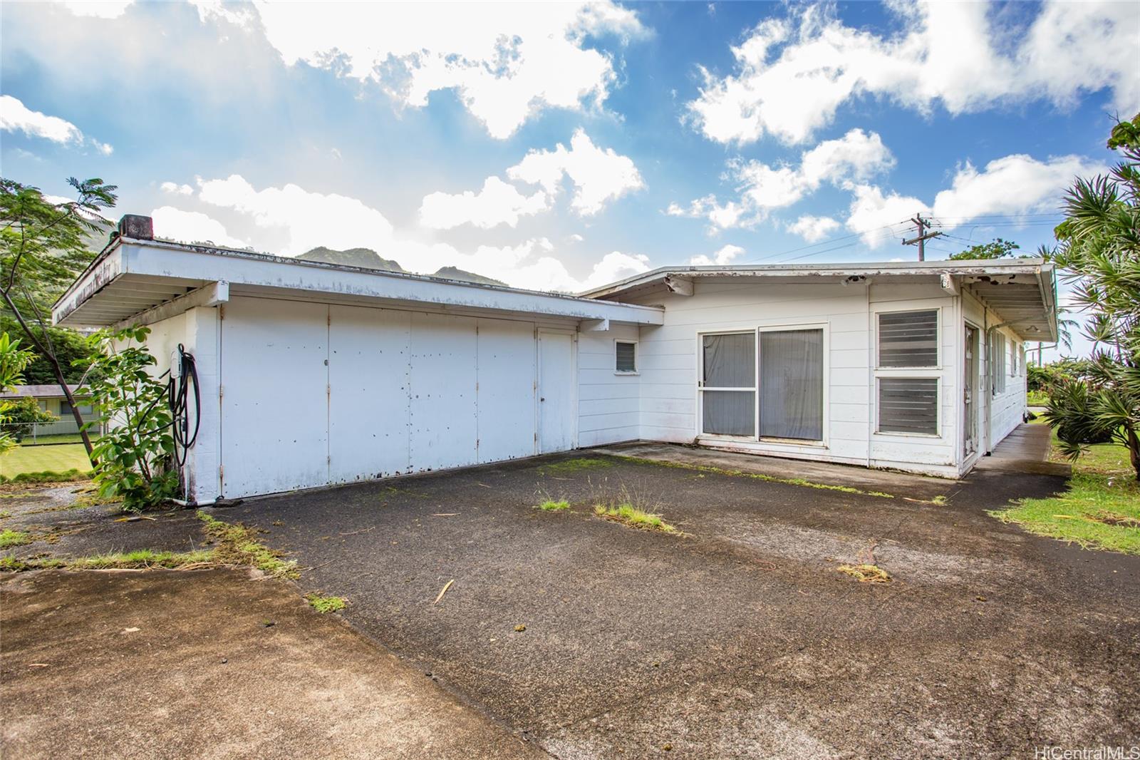 3489 Manoa Road