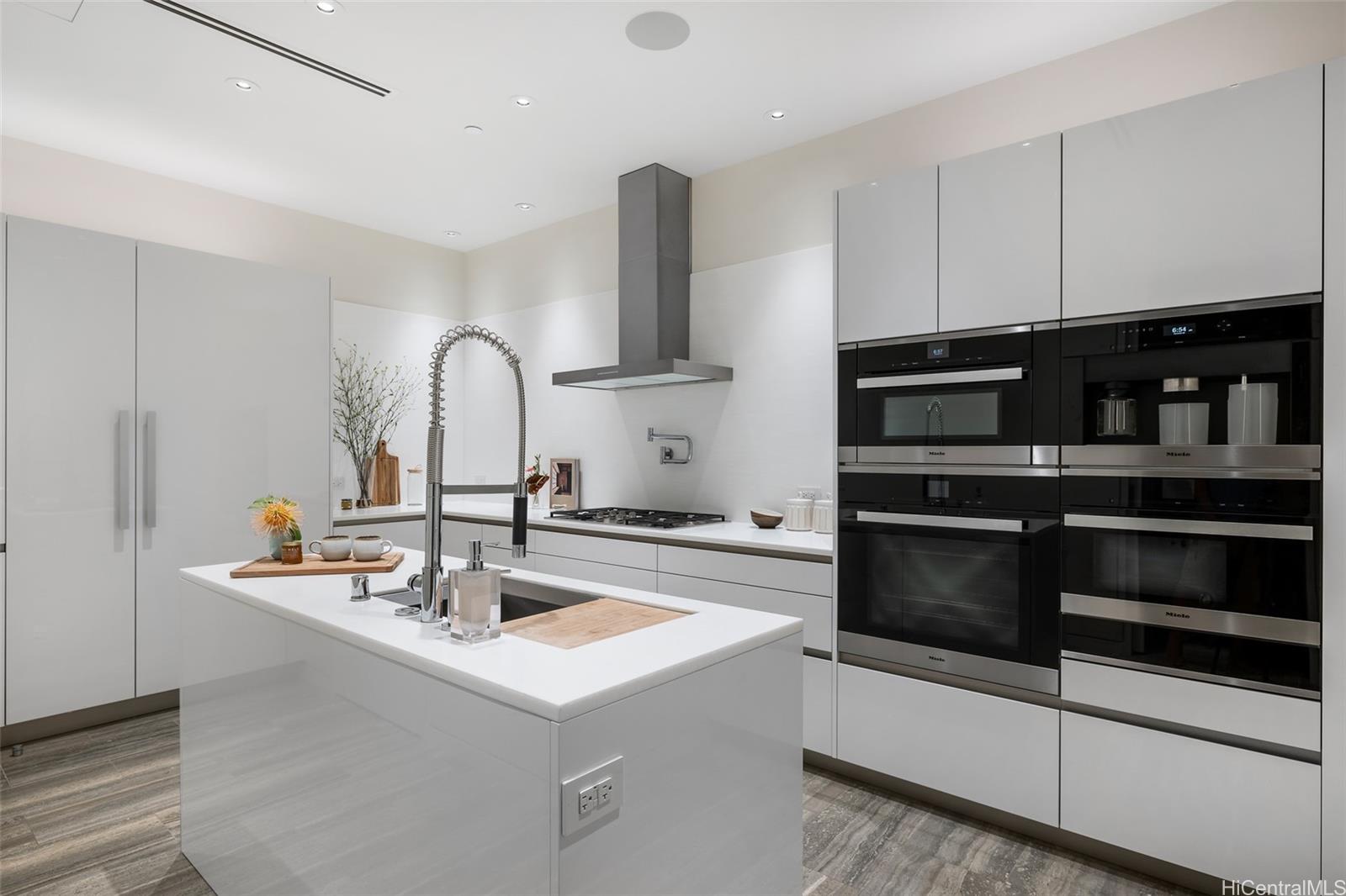 1118 Ala Moana Boulevard  Unit 1