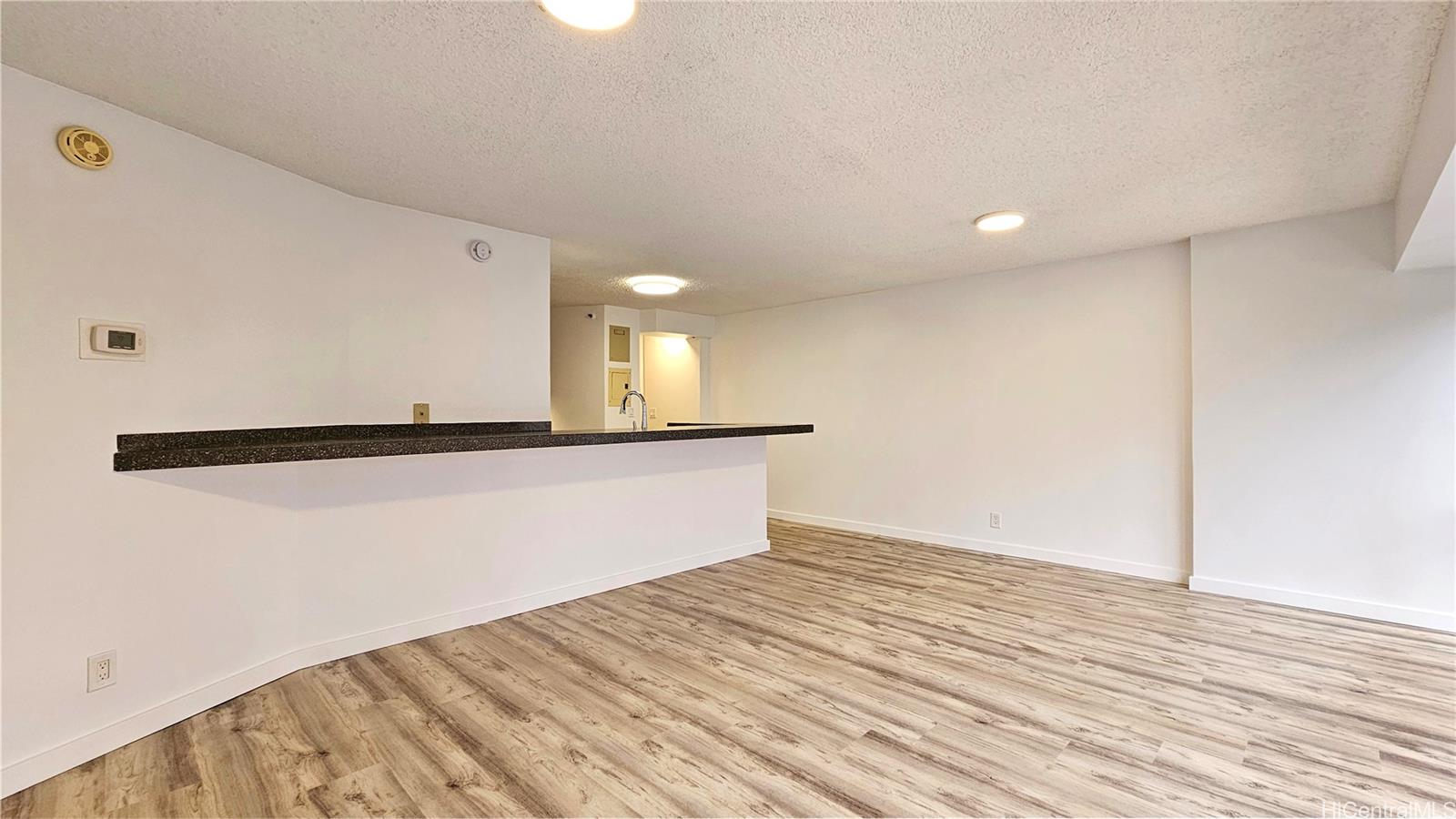 Photo 6 of 25