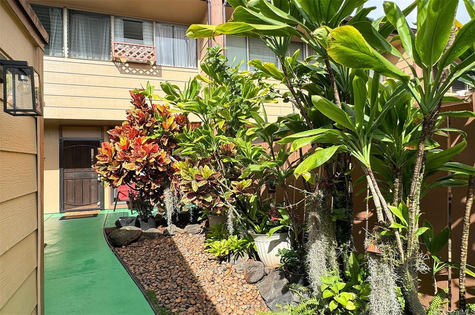 Photo 3 of 23