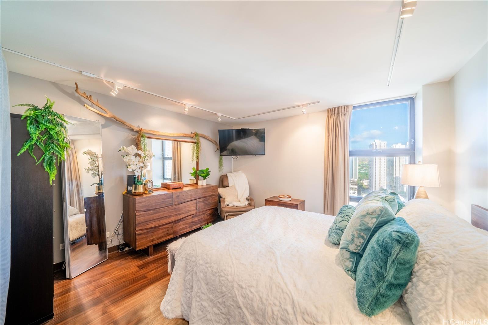2410 Cleghorn Street  Unit 2803