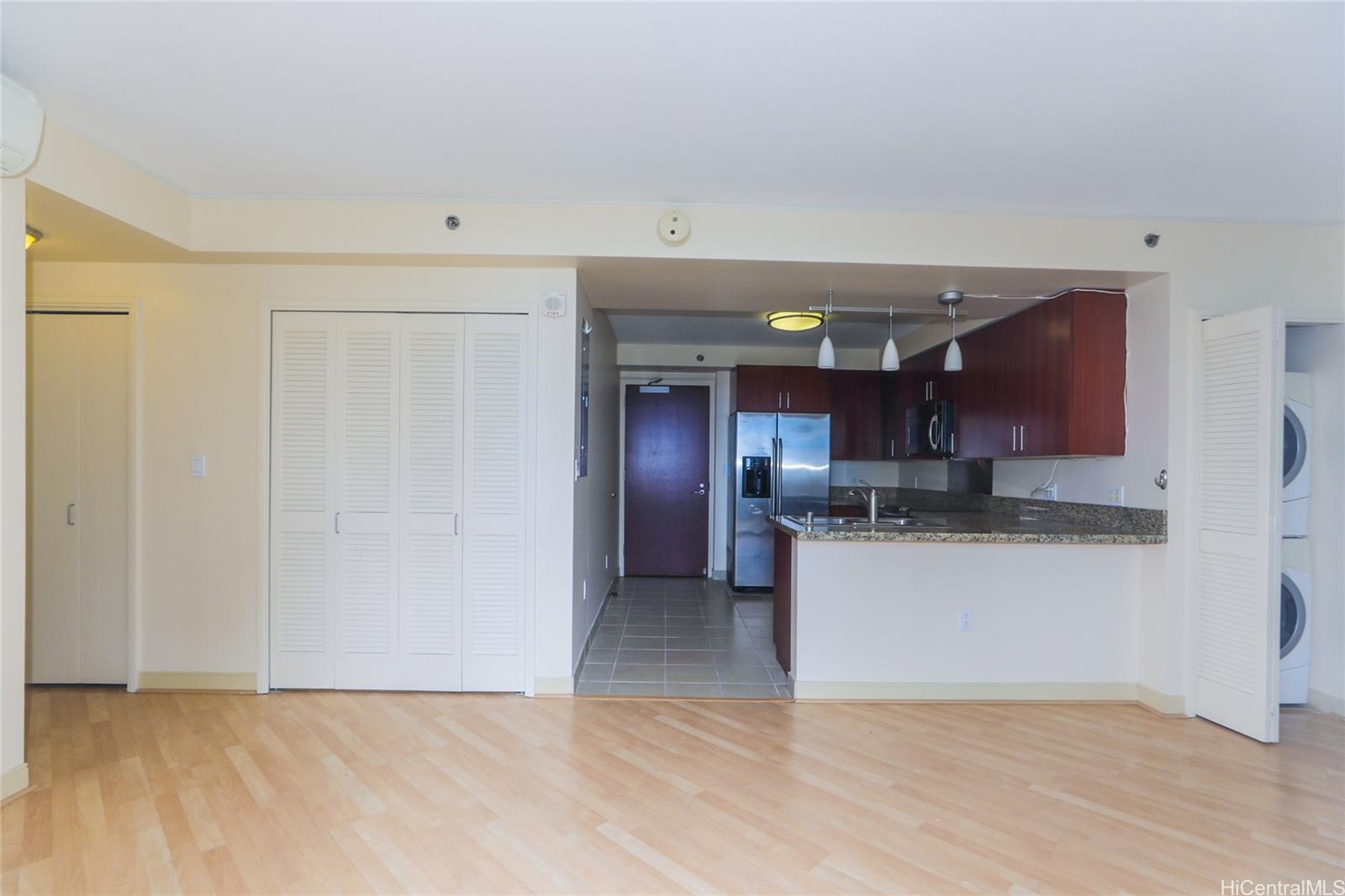 Photo 4 of 25