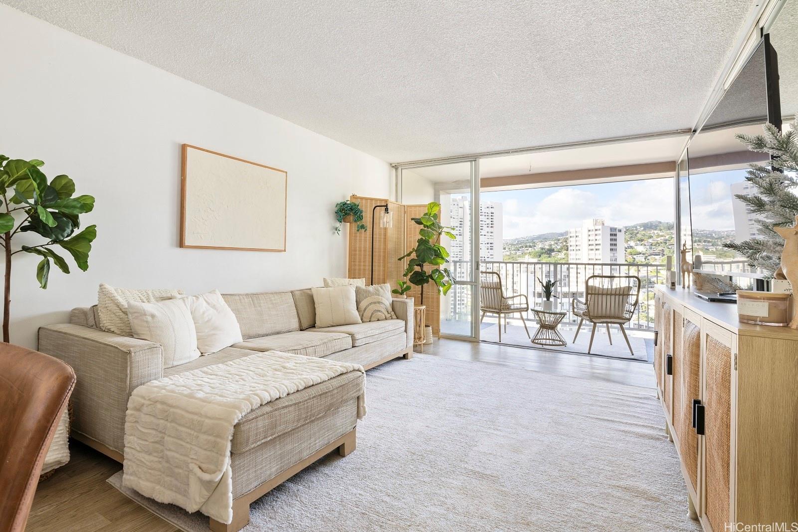 1617 Keeaumoku Street 1703