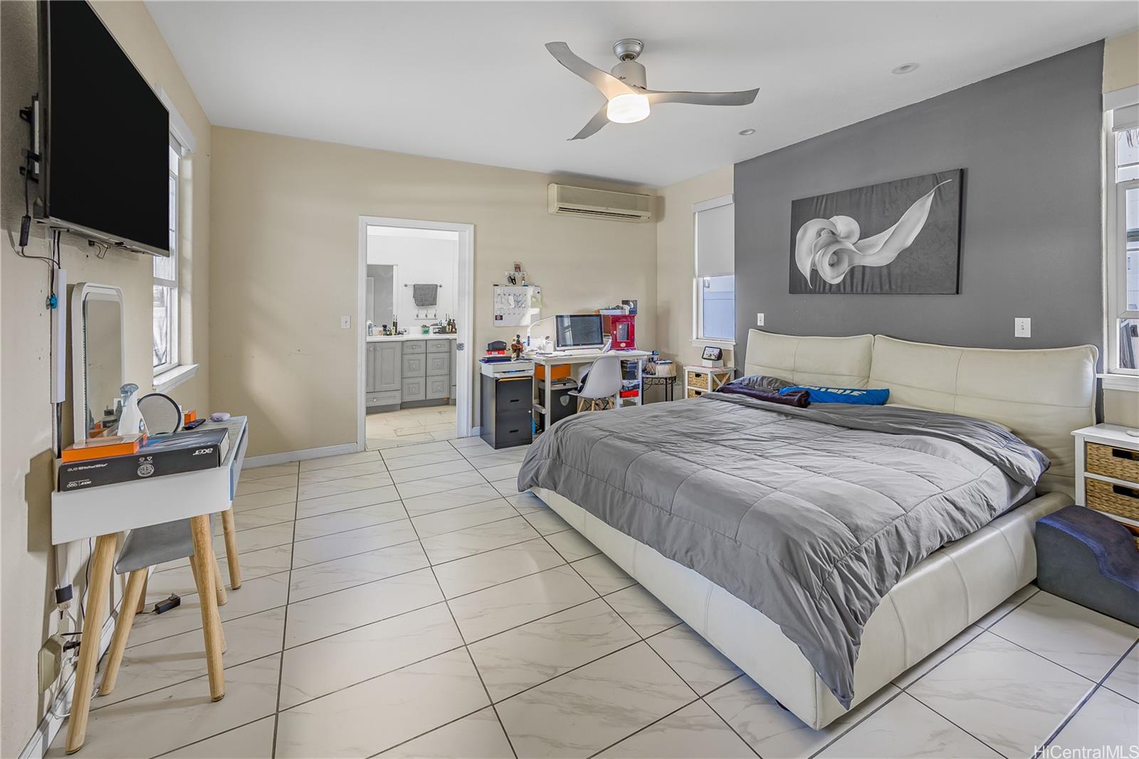 Photo 7 of 23