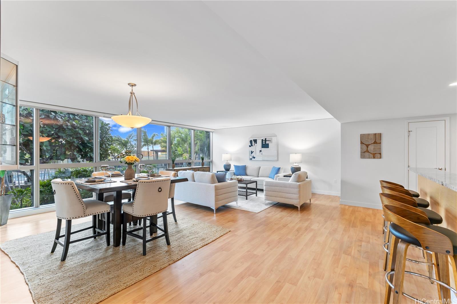1177 Queen Street  Unit 708
