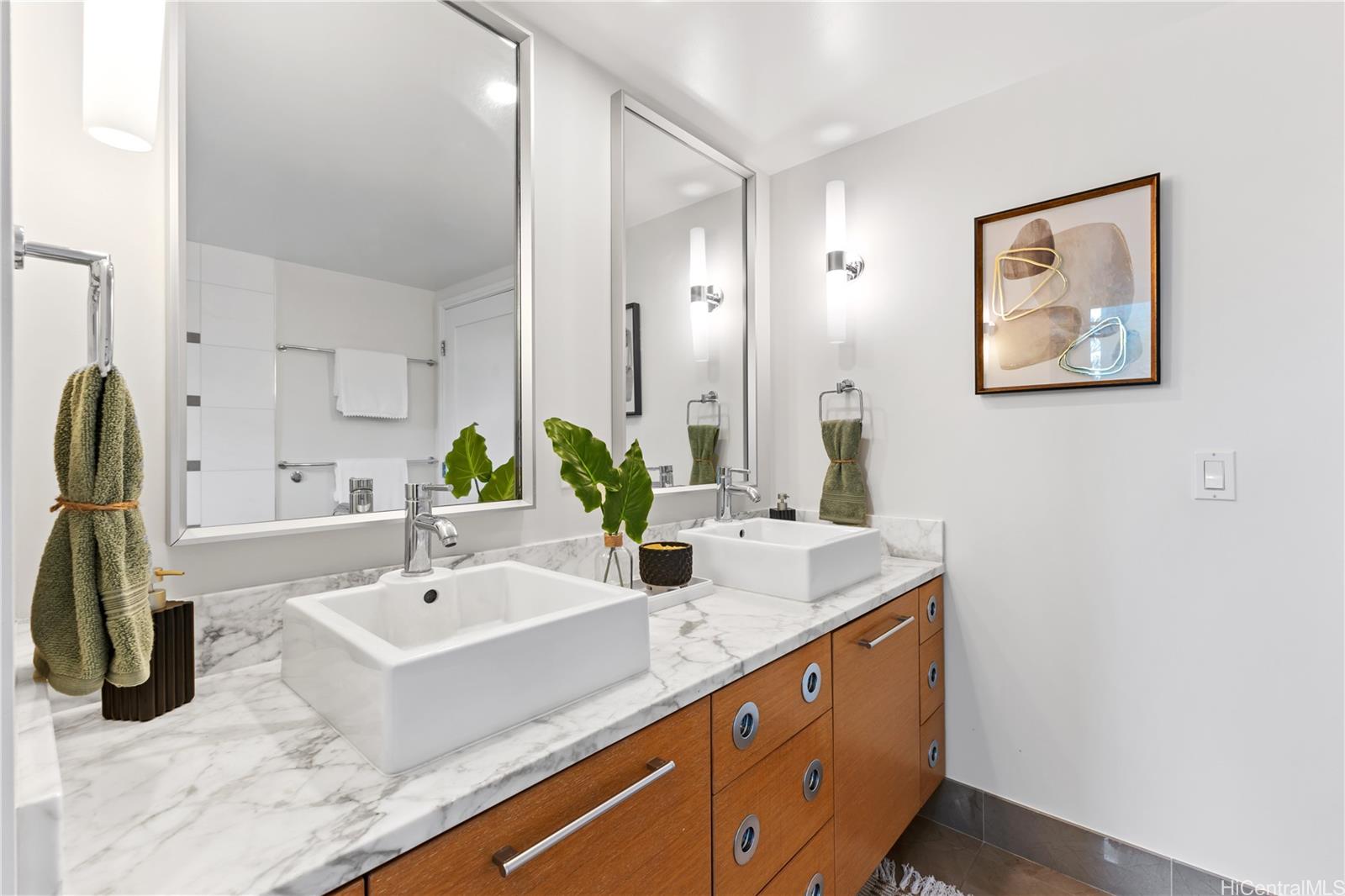1177 Queen Street  Unit 708