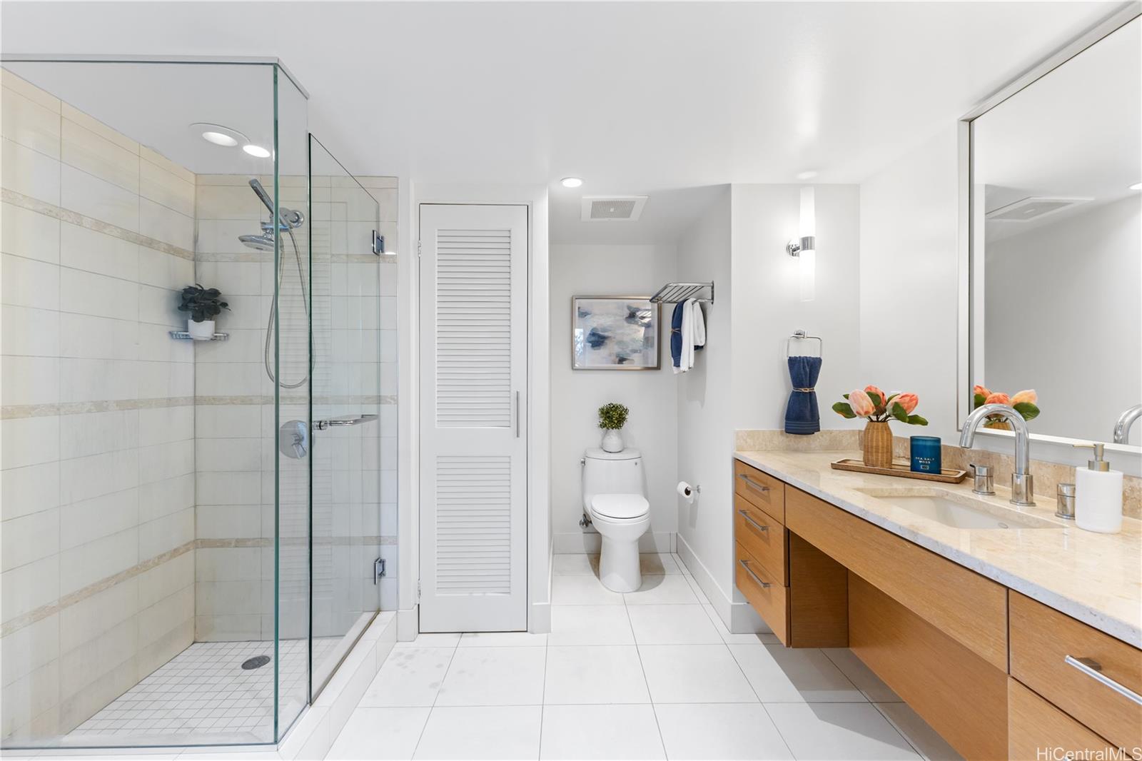 1177 Queen Street  Unit 708