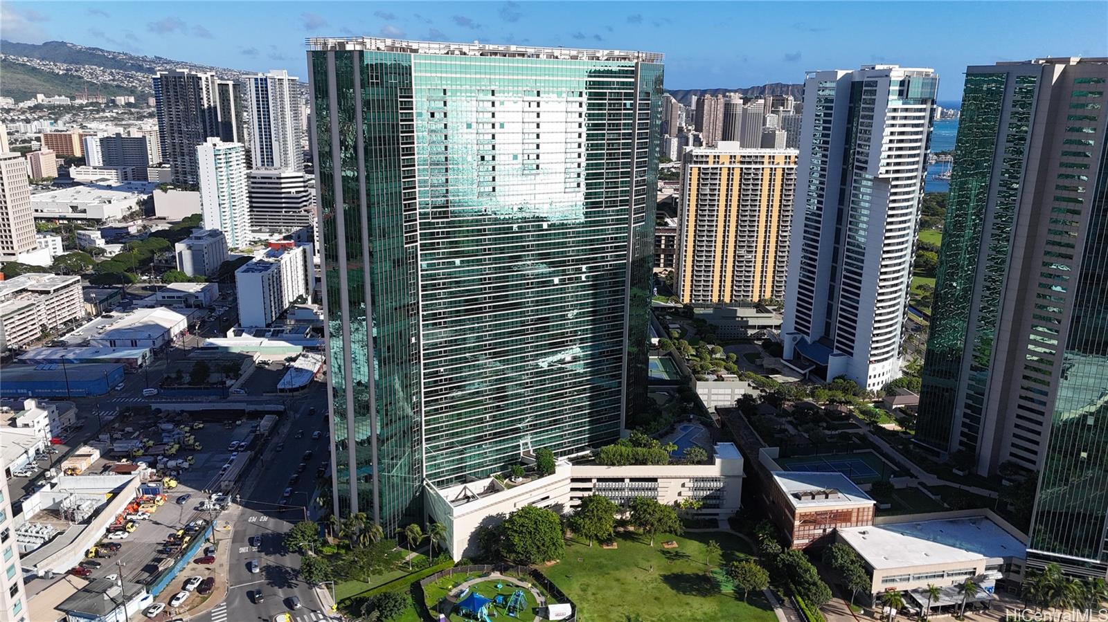 1177 Queen Street  Unit 708