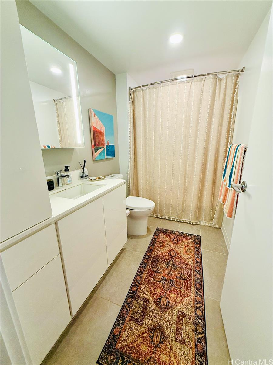 987 Queen Street  Unit 911