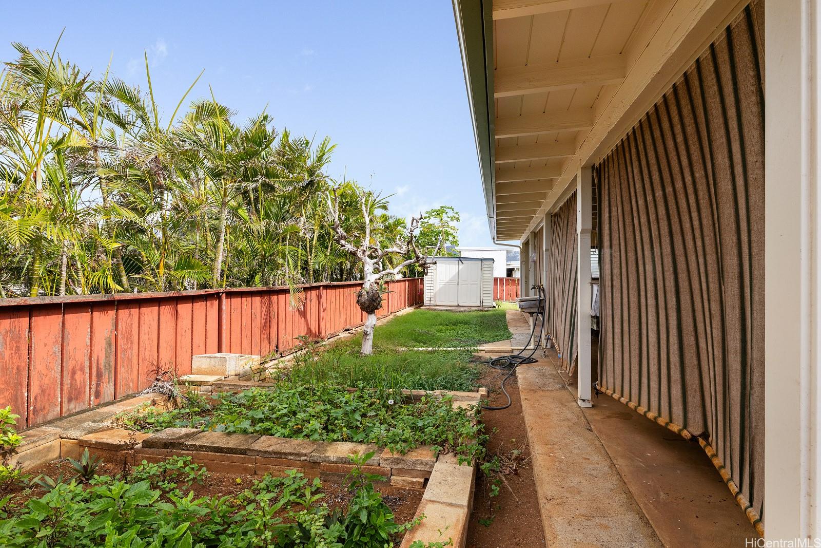 Photo 3 of 23