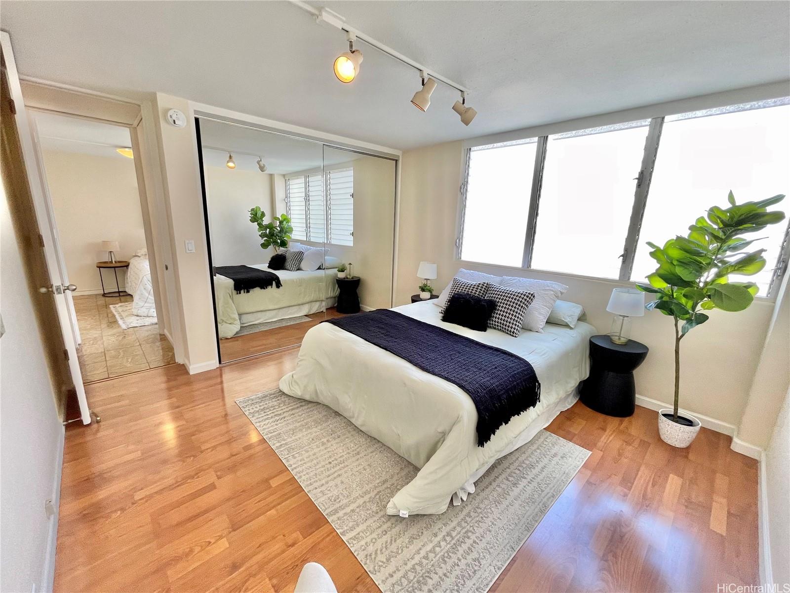 1212 Punahou Street  Unit 1008