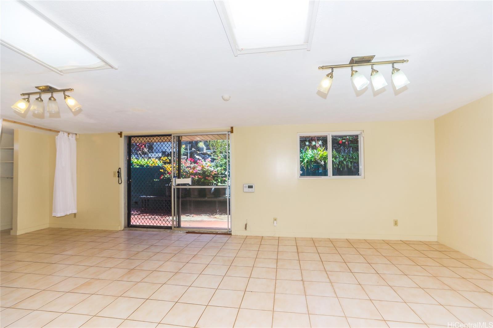 Photo 7 of 25