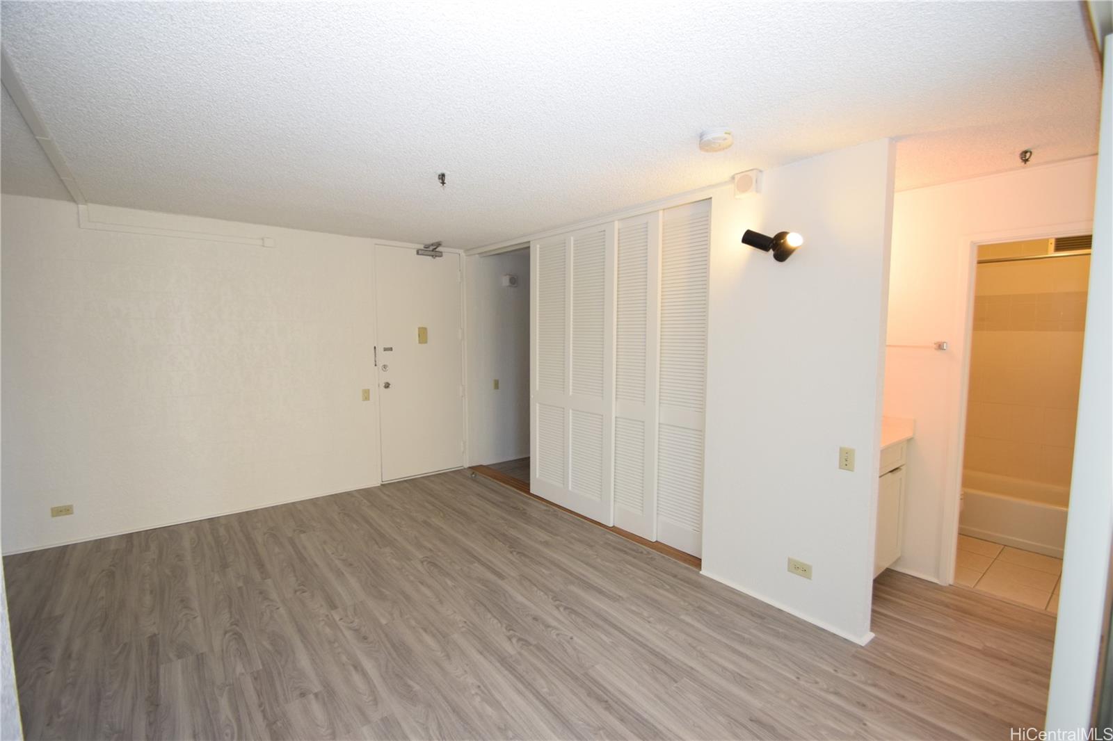 Photo 19 of 25