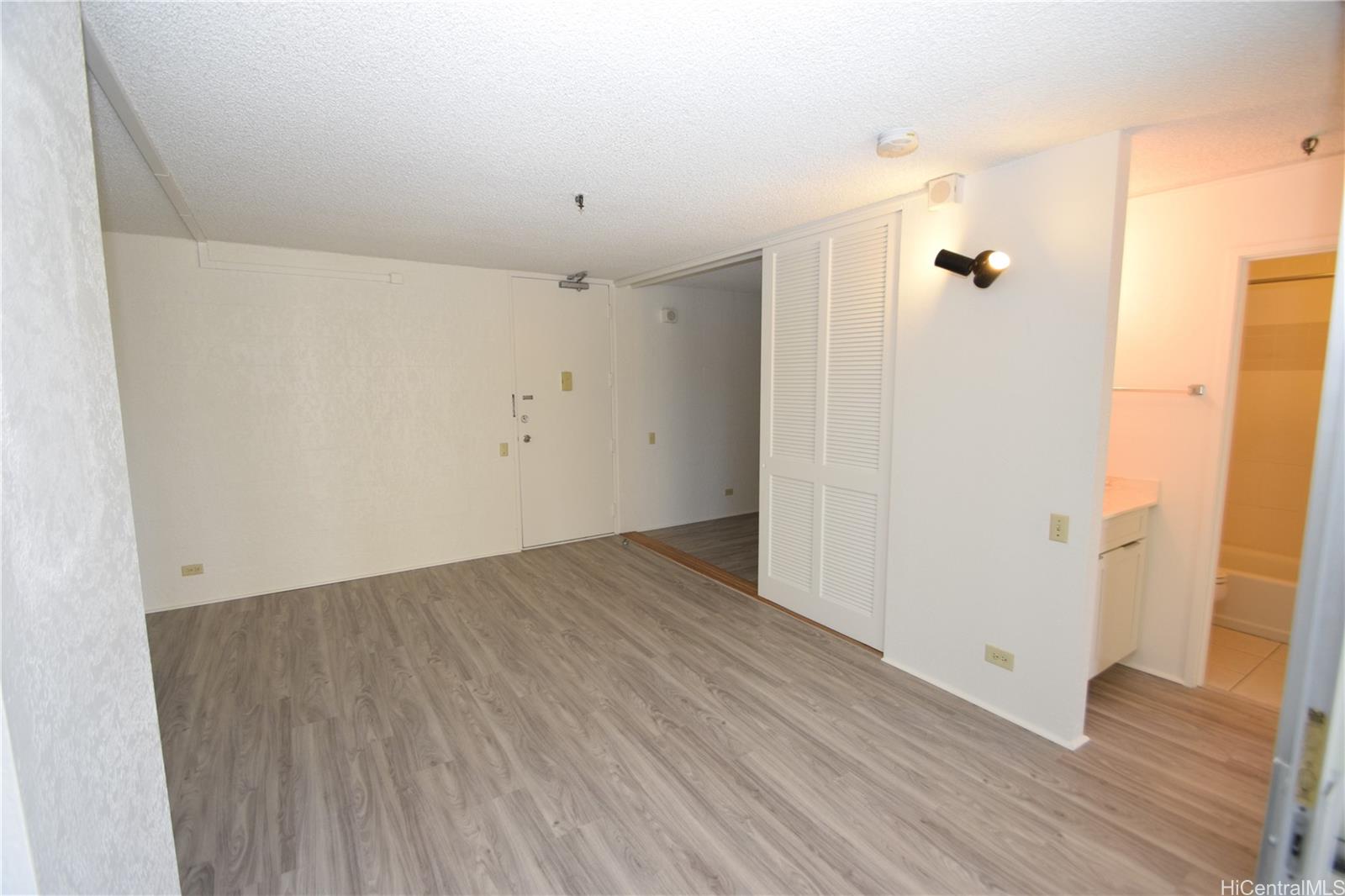 Photo 6 of 25