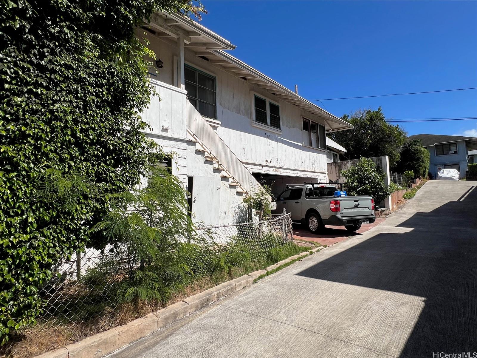 1758 Mikahala Way