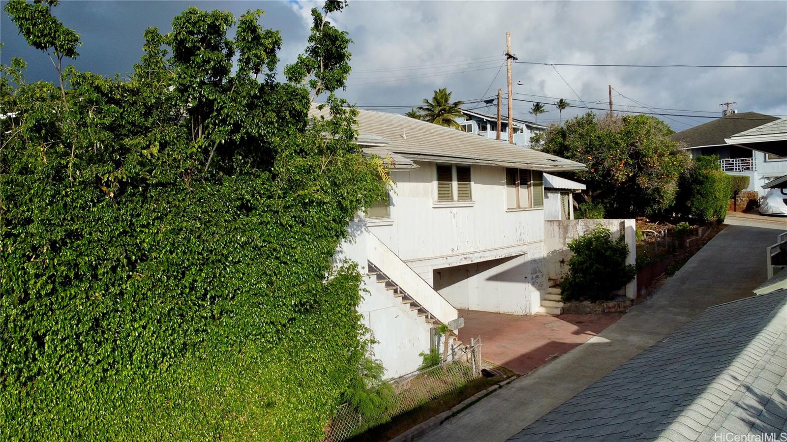 1758 Mikahala Way