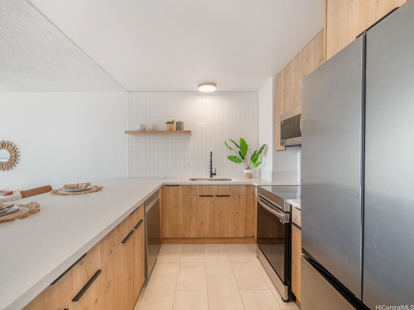 1255 Nuuanu Avenue E2002