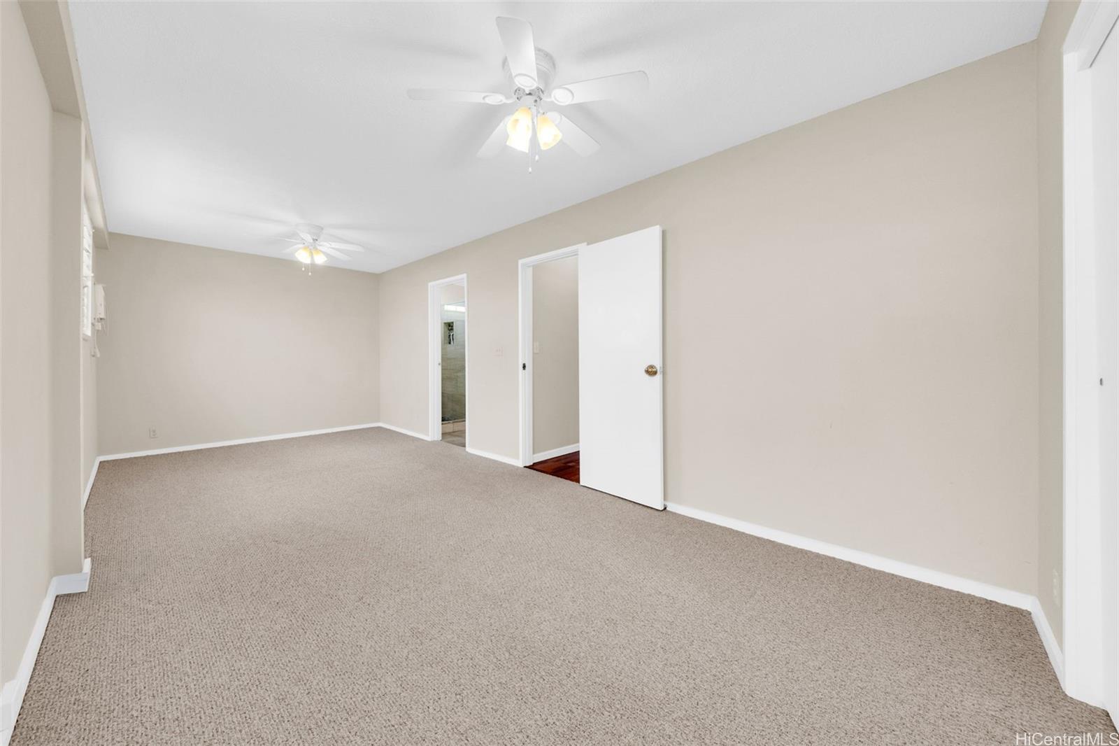 Photo 16 of 23