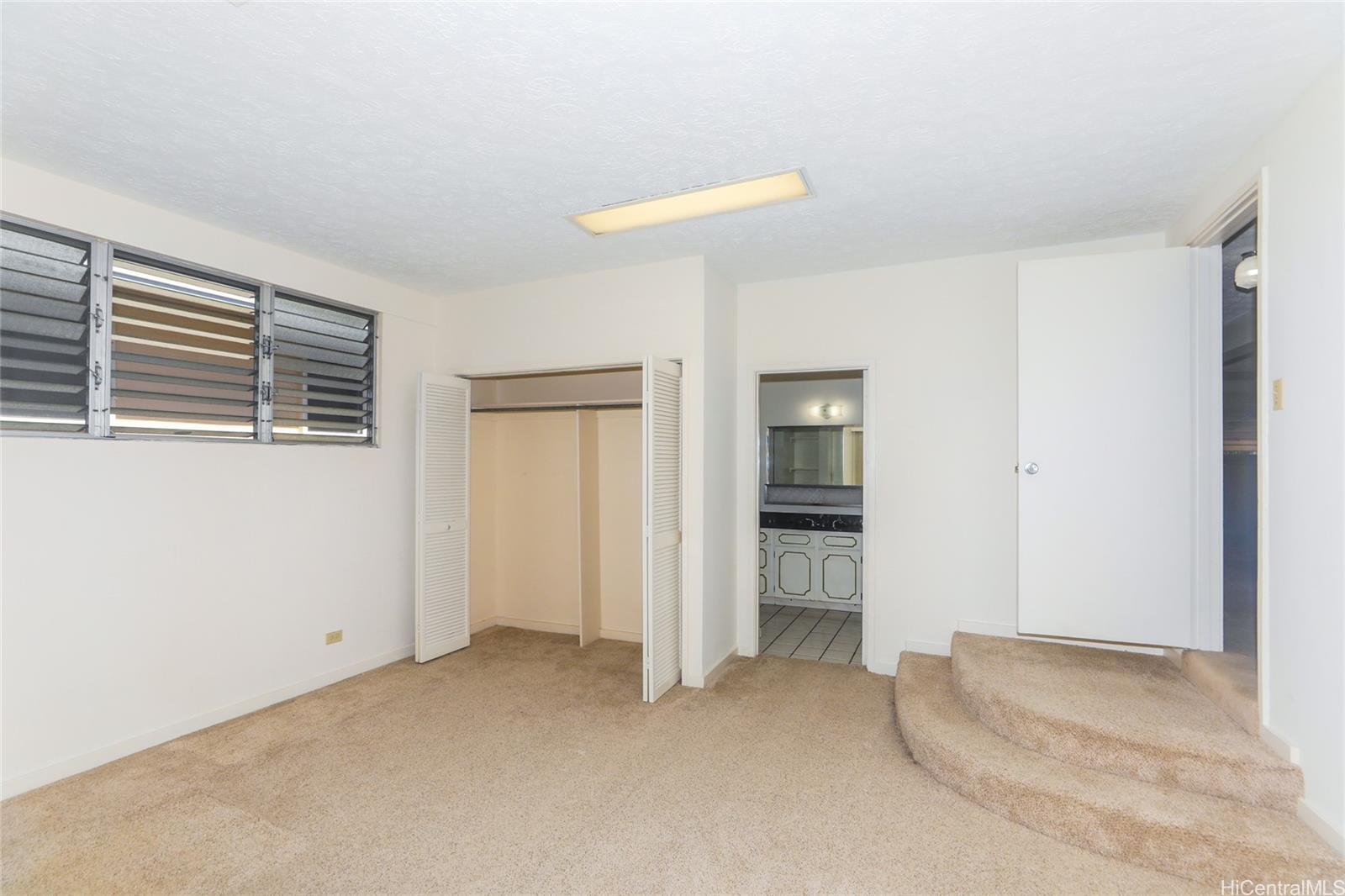 Photo 11 of 25