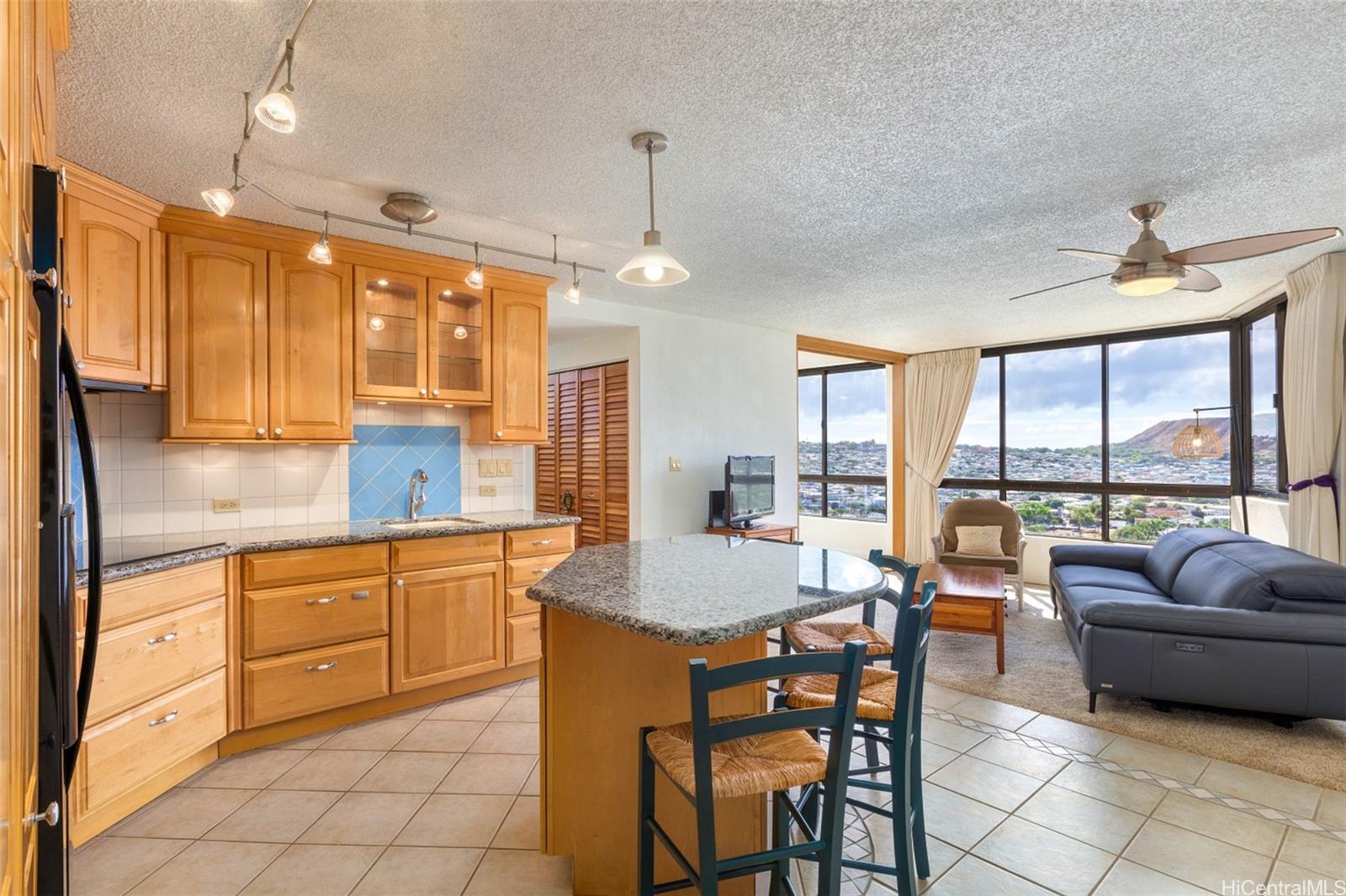 320 Liliuokalani Avenue 2403