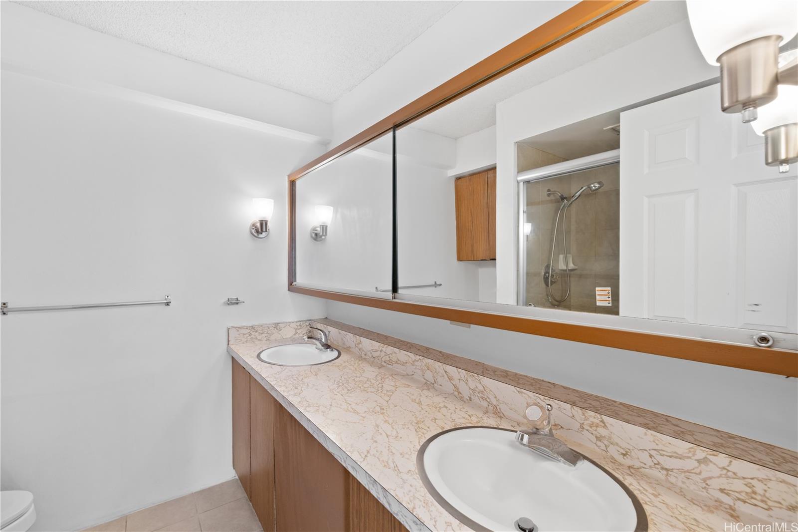 1655 Makaloa Street  Unit 911