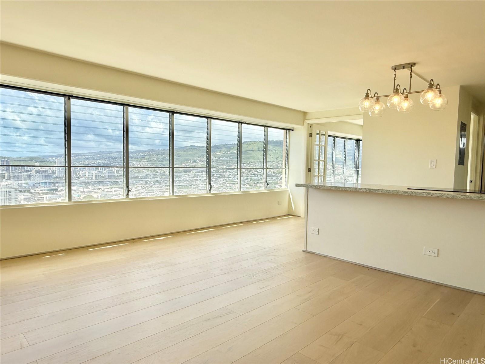2525 Date Street 3905