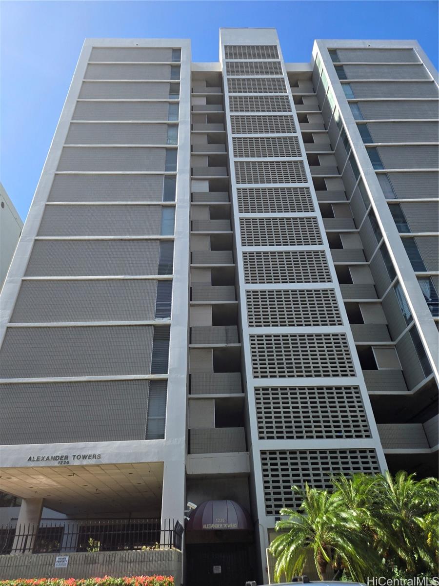 1226 Alexander Street 901